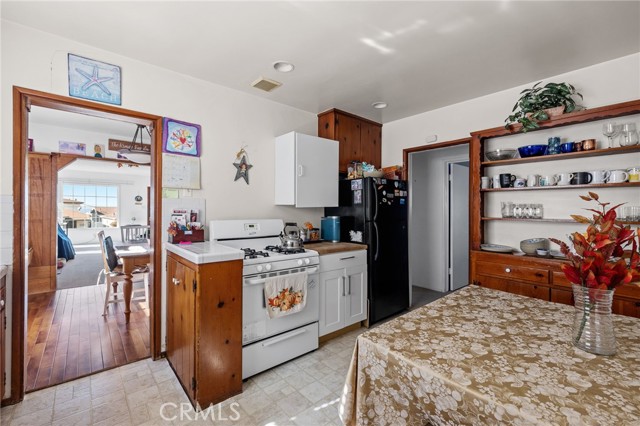 618 Prospect kitchen open to dining room and living room