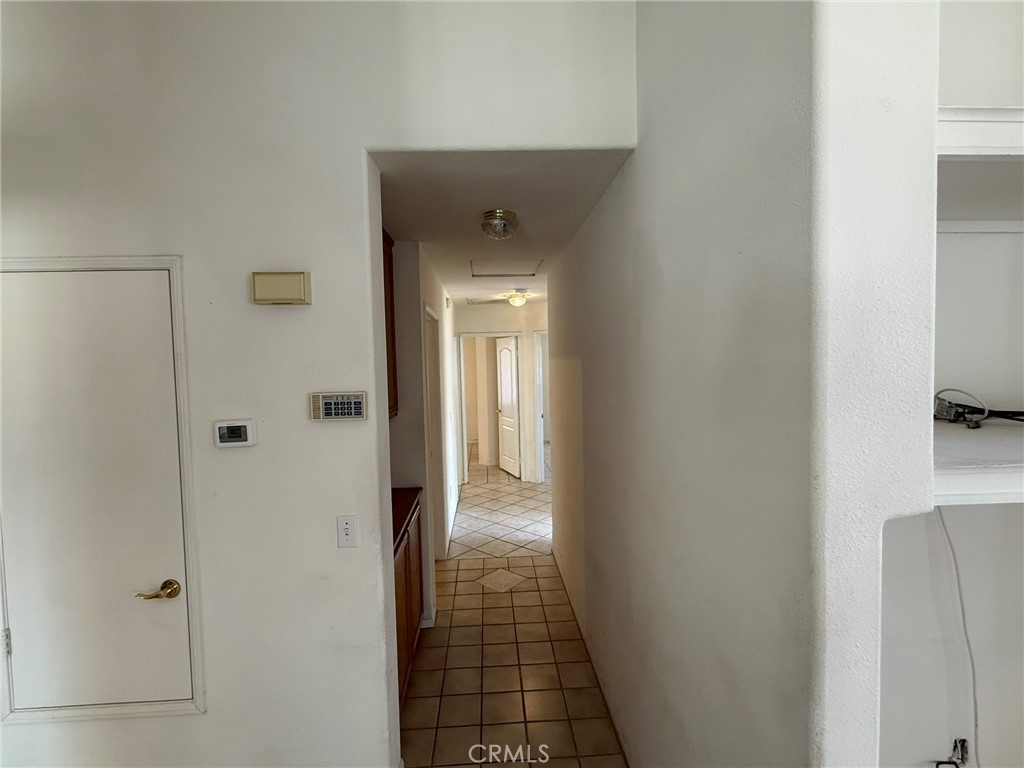 https://media.crmls.org/medias/ef8fae91-f4aa-4d49-a6b8-c475e91b40c5.jpg?preset=X-Large