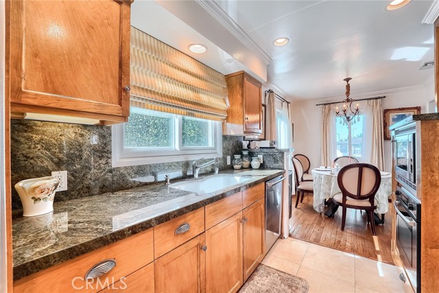 Kitchen features all of the modern amenties.