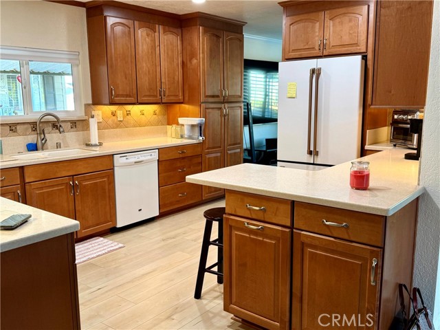 Detail Gallery Image 3 of 5 For 1440 Ridgemont Way, Corona,  CA 92880 - 2 Beds | 2 Baths