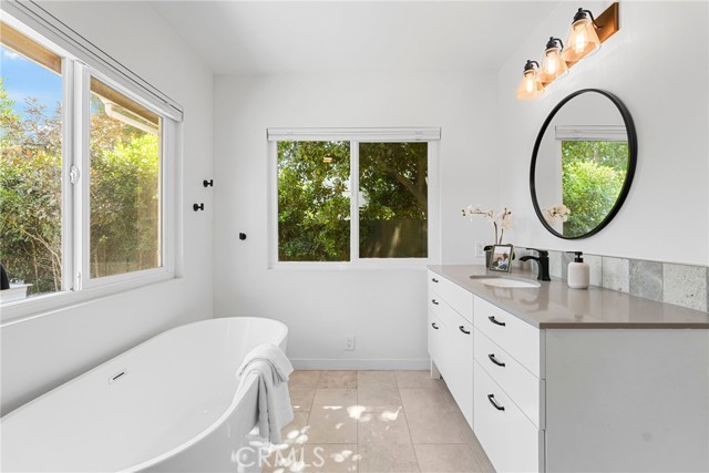 Detail Gallery Image 14 of 26 For 1321 W Morningside Dr, Burbank,  CA 91506 - 2 Beds | 2 Baths