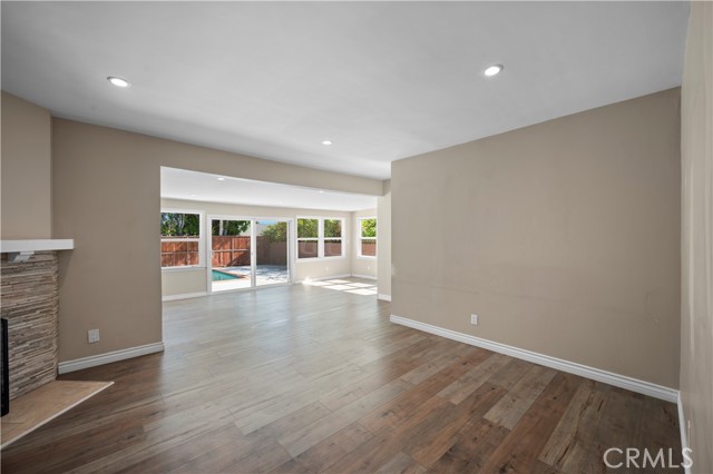 7736 Bellaire Avenue, North Hollywood CA: https://media.crmls.org/medias/ef9364aa-15bf-4ca6-b4c2-52fac0dcb98c.jpg