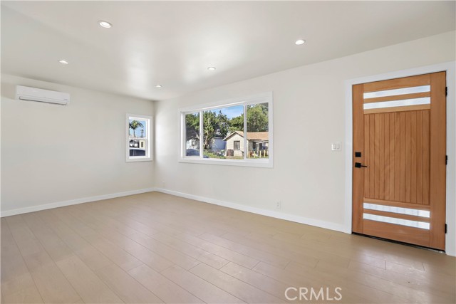 Detail Gallery Image 4 of 30 For 922 W School, Compton,  CA 90220 - 2 Beds | 1 Baths