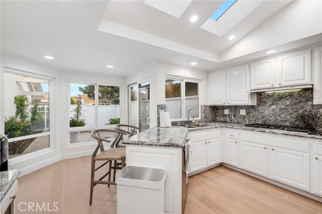 Detail Gallery Image 7 of 20 For 29 Beachcomber Dr, Corona Del Mar,  CA 92625 - 3 Beds | 2 Baths