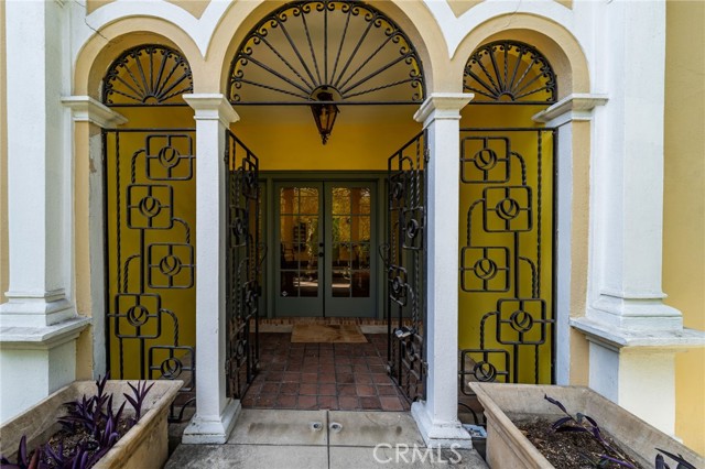 Detail Gallery Image 8 of 35 For 2027 N Highland Ave, Los Angeles,  CA 90068 - 6 Beds | 3 Baths