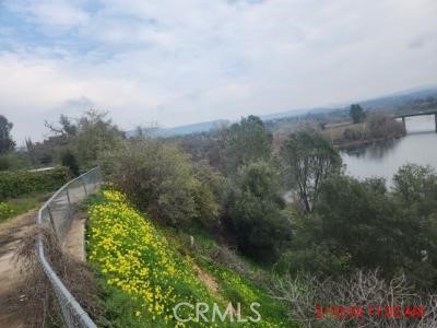 https://media.crmls.org/medias/ef963551-44cb-481f-bec4-4b6af264b2a3.jpg?preset=X-Large