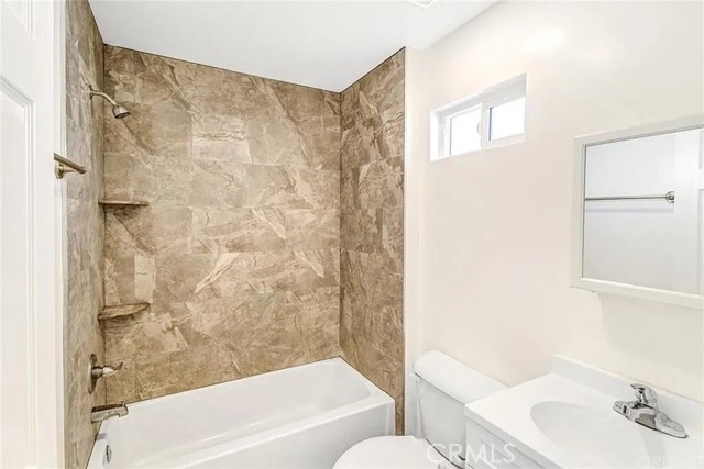 Detail Gallery Image 24 of 31 For 7702 Ben Ave, North Hollywood,  CA 91605 - 5 Beds | 2 Baths
