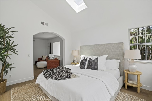 983 Oak Street, Costa Mesa CA: https://media.crmls.org/medias/ef97445e-2c3c-474a-ac35-8e4508b8fdd4.jpg