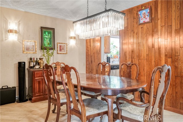 Detail Gallery Image 13 of 44 For 24206 Saint Edens Circle, West Hills,  CA 91307 - 4 Beds | 3 Baths