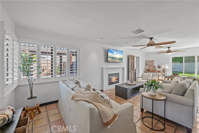 642 S Mountain View Drive, Palm Springs CA: https://media.crmls.org/medias/ef97b526-9cf7-474c-ba8e-ceb0e67a8031.jpg