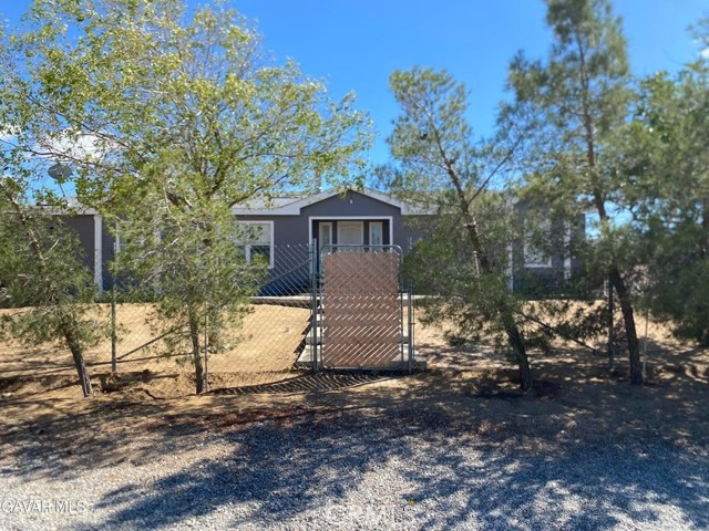 Detail Gallery Image 8 of 16 For 5050 Pearblossom Hwy, Palmdale,  CA 93552 - 5 Beds | 2 Baths