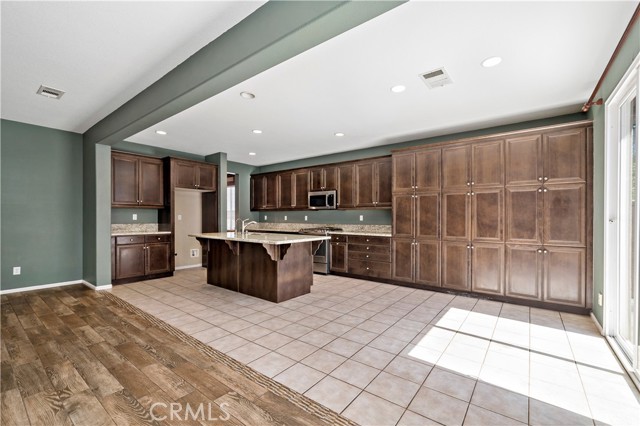 Detail Gallery Image 13 of 70 For 35917 Coyote Hill Ct, Murrieta,  CA 92563 - 4 Beds | 2 Baths