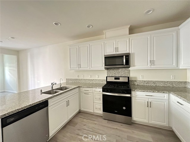 Detail Gallery Image 3 of 18 For 2888 E Berry Loop Privado, #45 #45,  Ontario,  CA 91761 - 3 Beds | 2/1 Baths