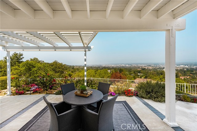 580 S Londerry Ln, Anaheim Hills CA: https://media.crmls.org/medias/ef9998dd-23f7-4078-aff7-7761e61eb02e.jpg