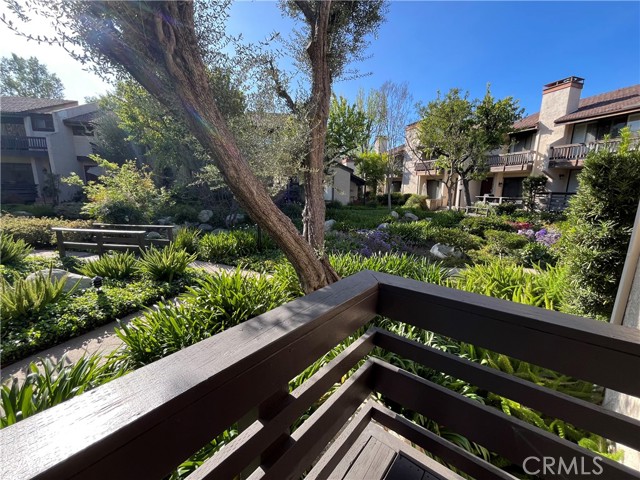 Detail Gallery Image 12 of 27 For 21801 Burbank #83,  Woodland Hills,  CA 91367 - 4 Beds | 3 Baths