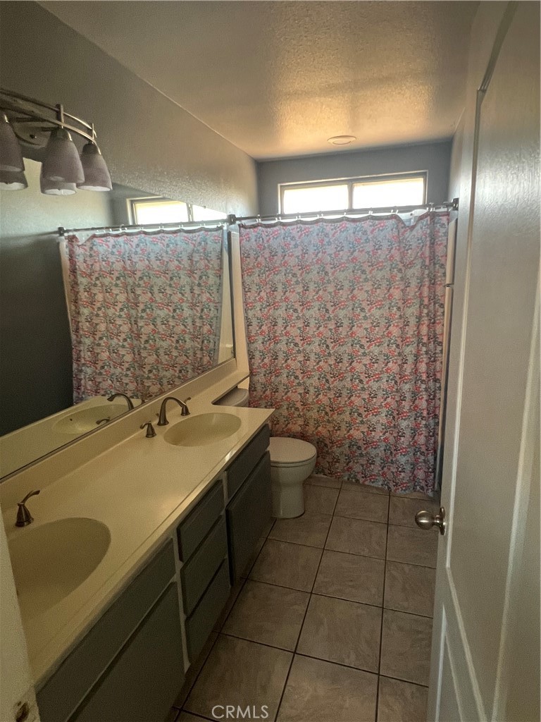 https://media.crmls.org/medias/ef9ac3d7-f054-49d4-85b0-49c2035026db.jpg?preset=X-Large