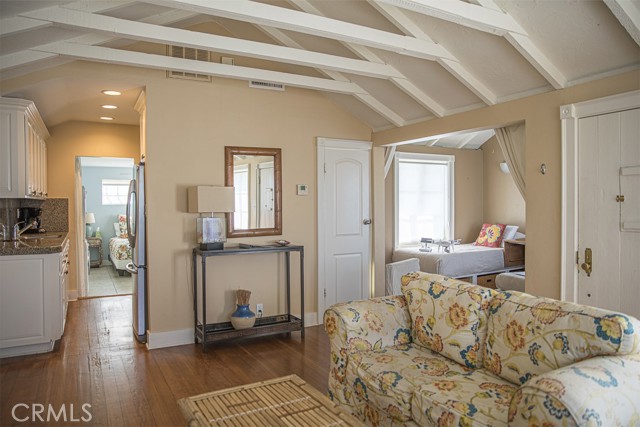 Detail Gallery Image 13 of 43 For 1086 Glenneyre St, Laguna Beach,  CA 92651 - 2 Beds | 1 Baths