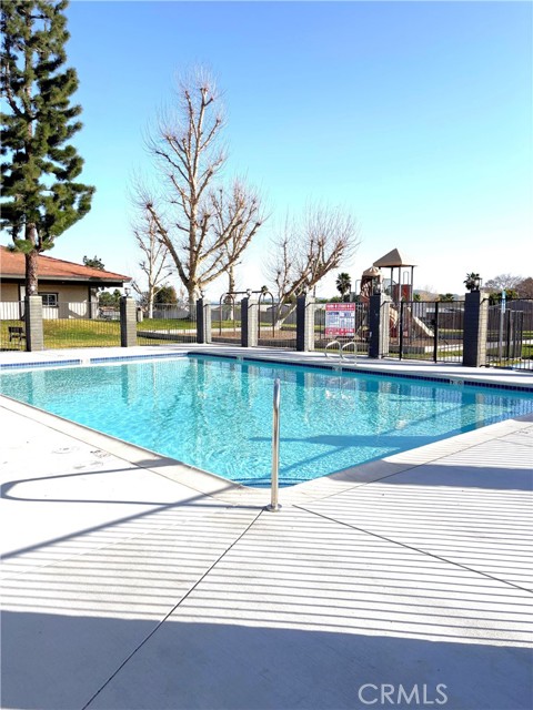 Detail Gallery Image 14 of 15 For 2505 Foothill #113,  San Bernardino,  CA 92410 - 3 Beds | 2 Baths