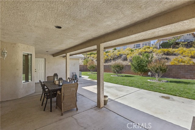 13660 SPRING VALLEY PKWY, Victorville CA: https://media.crmls.org/medias/ef9be84d-e664-47ad-b995-94632a2f1789.jpg
