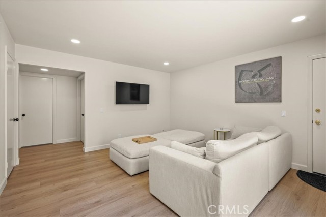 Detail Gallery Image 17 of 43 For 6613 Poppyview Dr, Oak Park,  CA 91377 - 3 Beds | 2/1 Baths