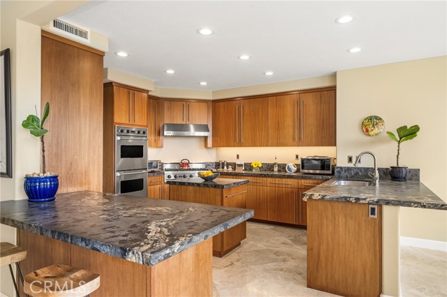 Detail Gallery Image 23 of 59 For 27 Seabrook #73,  Newport Beach,  CA 92660 - 2 Beds | 3 Baths