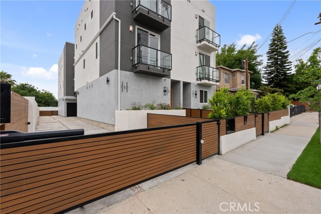 201 S Westlake Ave Unit #203, Los Angeles CA: https://media.crmls.org/medias/ef9cbdc6-707c-4516-9834-9003fd4e0d1e.jpg