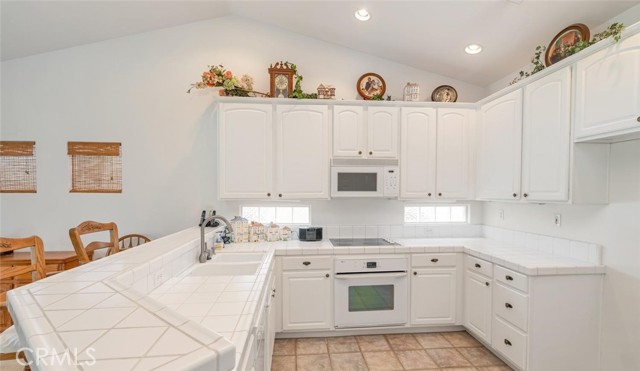 Detail Gallery Image 8 of 24 For 9911 Brandy Rose St, Bakersfield,  CA 93311 - 2 Beds | 2 Baths