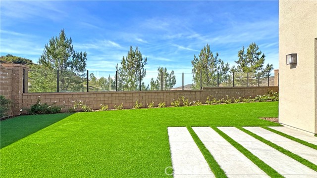 Detail Gallery Image 3 of 26 For 141 Fairgreen, Irvine,  CA 92618 - 3 Beds | 2/1 Baths