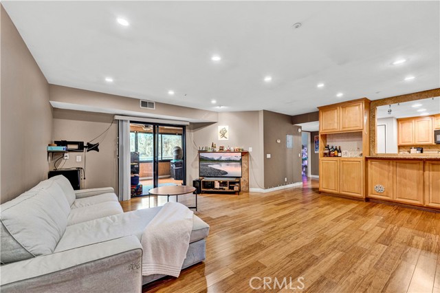 Detail Gallery Image 4 of 22 For 12640 Euclid St #202,  Garden Grove,  CA 92840 - 3 Beds | 2 Baths