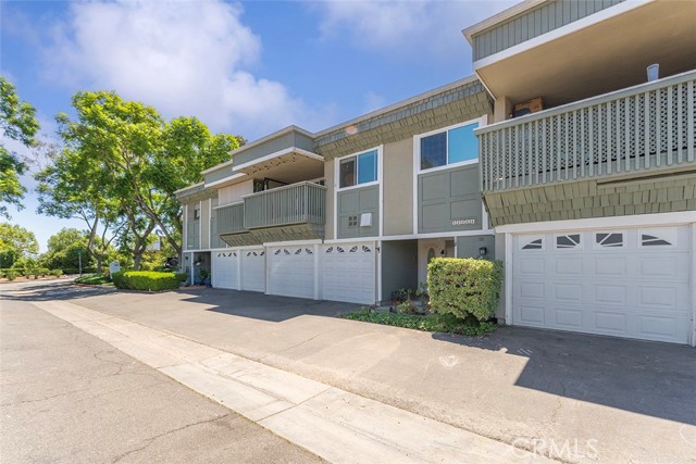 23226 Caminito Marcial, Laguna Hills CA: https://media.crmls.org/medias/ef9fc88b-fe21-4c7d-93e8-549c6139e4de.jpg