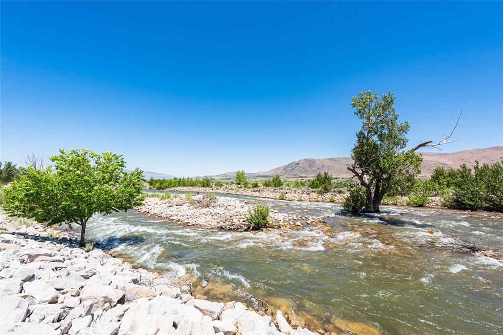 https://media.crmls.org/medias/efa1060f-0967-40f0-a684-6fa5fea675a6.jpg?preset=X-Large