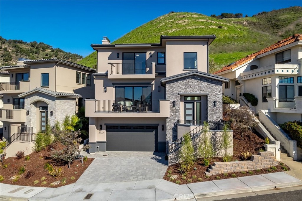 2732 Barcelona Street