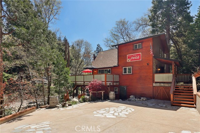 Detail Gallery Image 4 of 59 For 385 Iris Dr, Twin Peaks,  CA 92391 - 4 Beds | 3 Baths