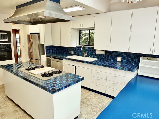 5510 E La Pasada E Street, Long Beach CA: https://media.crmls.org/medias/efa35df2-8de7-43e5-b110-c4387fd6a8cc.jpg