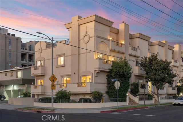 Detail Gallery Image 1 of 45 For 11359 Missouri Ave, Los Angeles,  CA 90025 - 4 Beds | 3/1 Baths