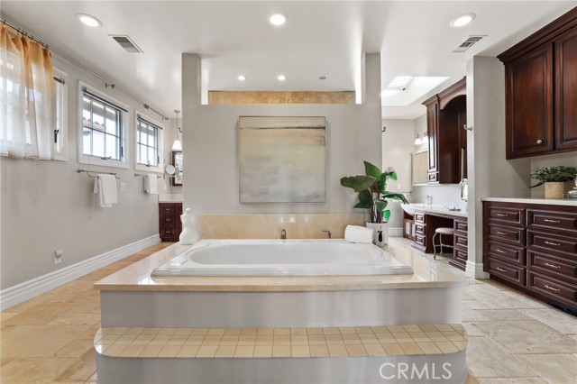 3311 Rossmoor Way, Rossmoor CA: https://media.crmls.org/medias/efa3730b-1871-4f93-8633-984b4c6d5098.jpg