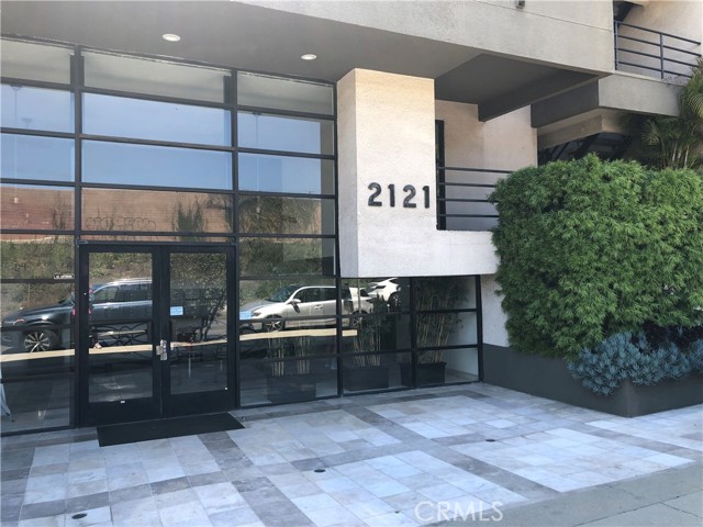 Detail Gallery Image 2 of 20 For 2121 Beloit Ave #205,  Los Angeles,  CA 90025 - 2 Beds | 2 Baths