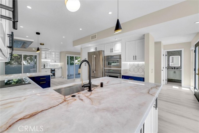 5 Crest Circle, Corona del Mar CA: https://media.crmls.org/medias/efa5a44a-2763-4d4d-9222-6d969be281b9.jpg