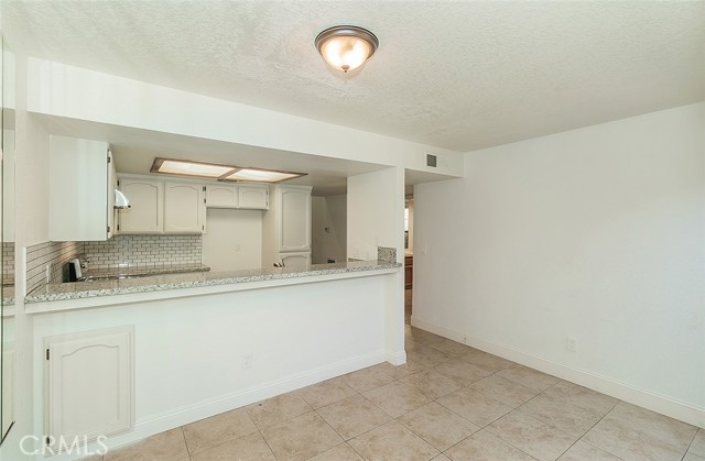 712 E Magill Avenue, Fresno CA: https://media.crmls.org/medias/efa683d0-6789-429a-a368-50ccd6baea34.jpg