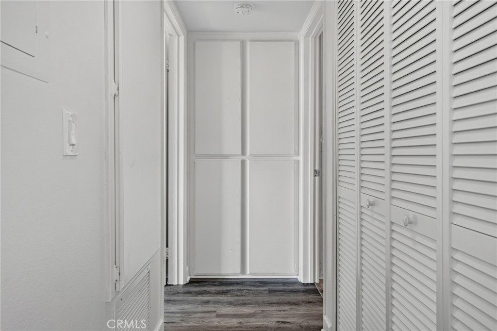 https://media.crmls.org/medias/efa6ecef-8bd0-46e3-9e69-b5e344bd5d5b.jpg?preset=X-Large