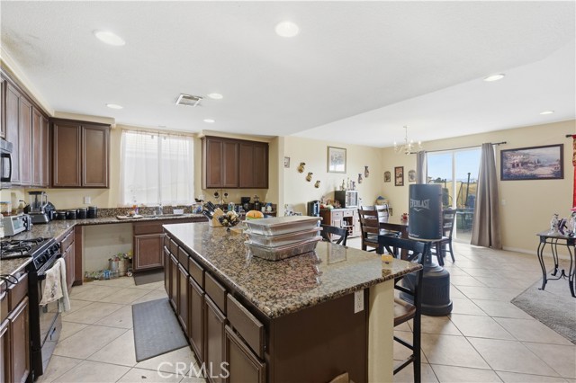 Detail Gallery Image 11 of 43 For 13855 Jackson St, Oak Hills,  CA 92344 - 5 Beds | 3 Baths