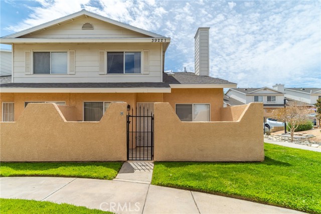 Detail Gallery Image 2 of 30 For 39227 10th St #H,  Palmdale,  CA 93551 - 3 Beds | 2/1 Baths