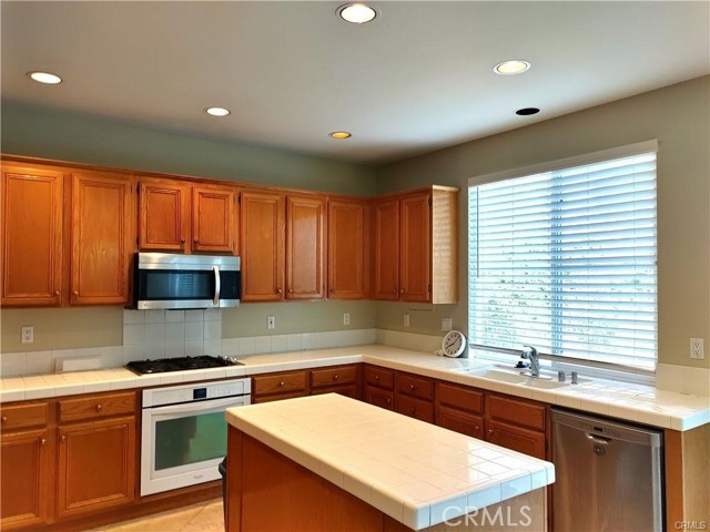 Detail Gallery Image 4 of 16 For 47 Straw Flower, Irvine,  CA 92620 - 3 Beds | 2/1 Baths