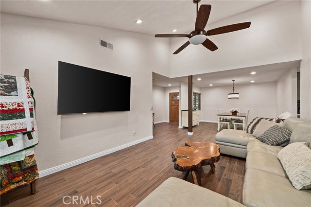 Detail Gallery Image 7 of 31 For 9879 Canada Way, Riverside,  CA 92503 - 4 Beds | 2 Baths