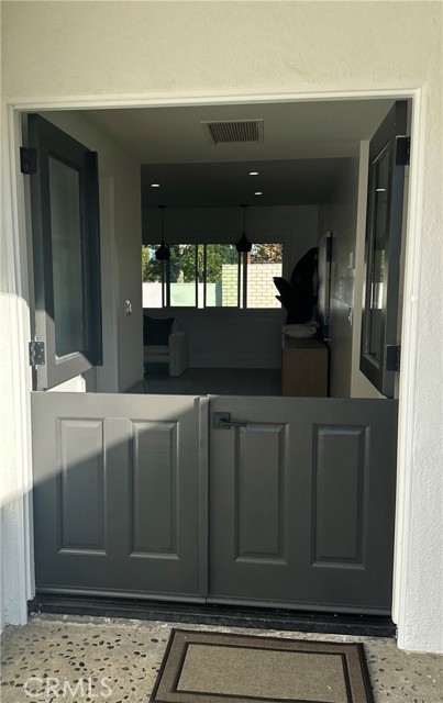 2316 La Linda Place, Newport Beach CA: https://media.crmls.org/medias/efa95cf1-0a37-4d72-88c8-76be596645a8.jpg