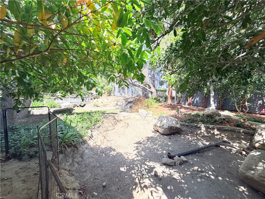 https://media.crmls.org/medias/efa9d57d-5381-4c2f-a58d-475570061442.jpg?preset=X-Large
