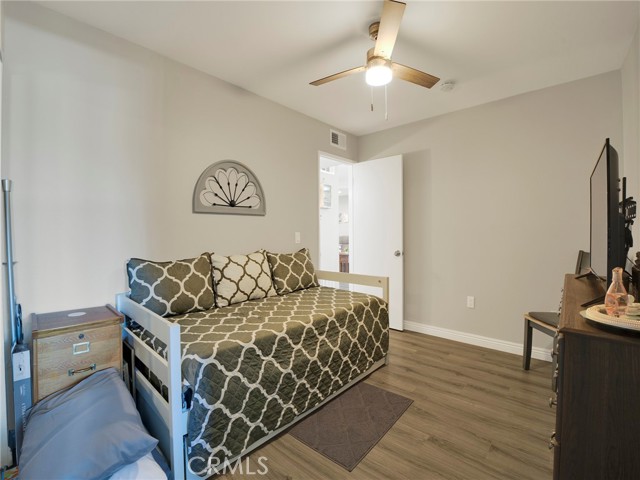 Detail Gallery Image 11 of 31 For 19816 Spanish Oak, Newhall,  CA 91321 - 2 Beds | 2 Baths