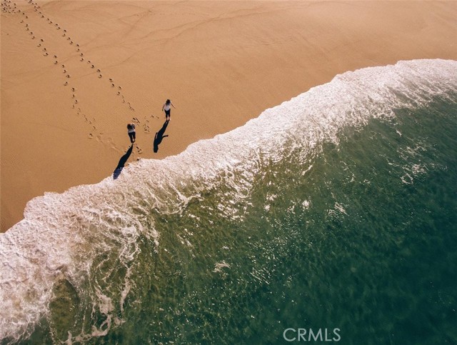 950 Cagney Lane, Newport Beach CA: https://media.crmls.org/medias/efaab1d1-6103-4a69-b9c4-63f1a851f9e9.jpg