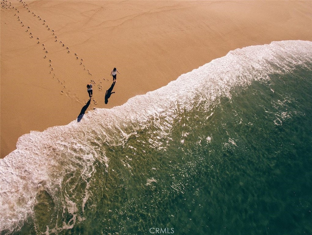 https://media.crmls.org/medias/efaab1d1-6103-4a69-b9c4-63f1a851f9e9.jpg?preset=X-Large
