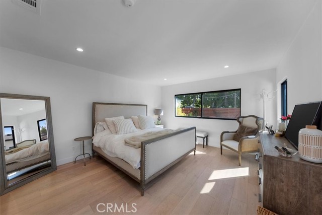 1834 Stearns Drive, Los Angeles CA: https://media.crmls.org/medias/efaab9a7-fe5a-4921-8afa-cf8796210f53.jpg